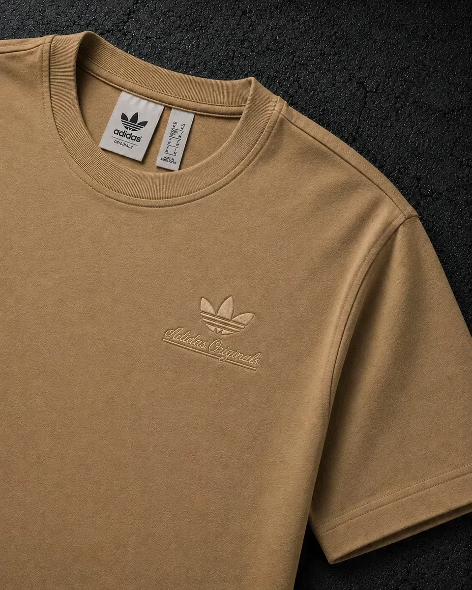 Adidas City Skylines — remera streetwear original, detalle