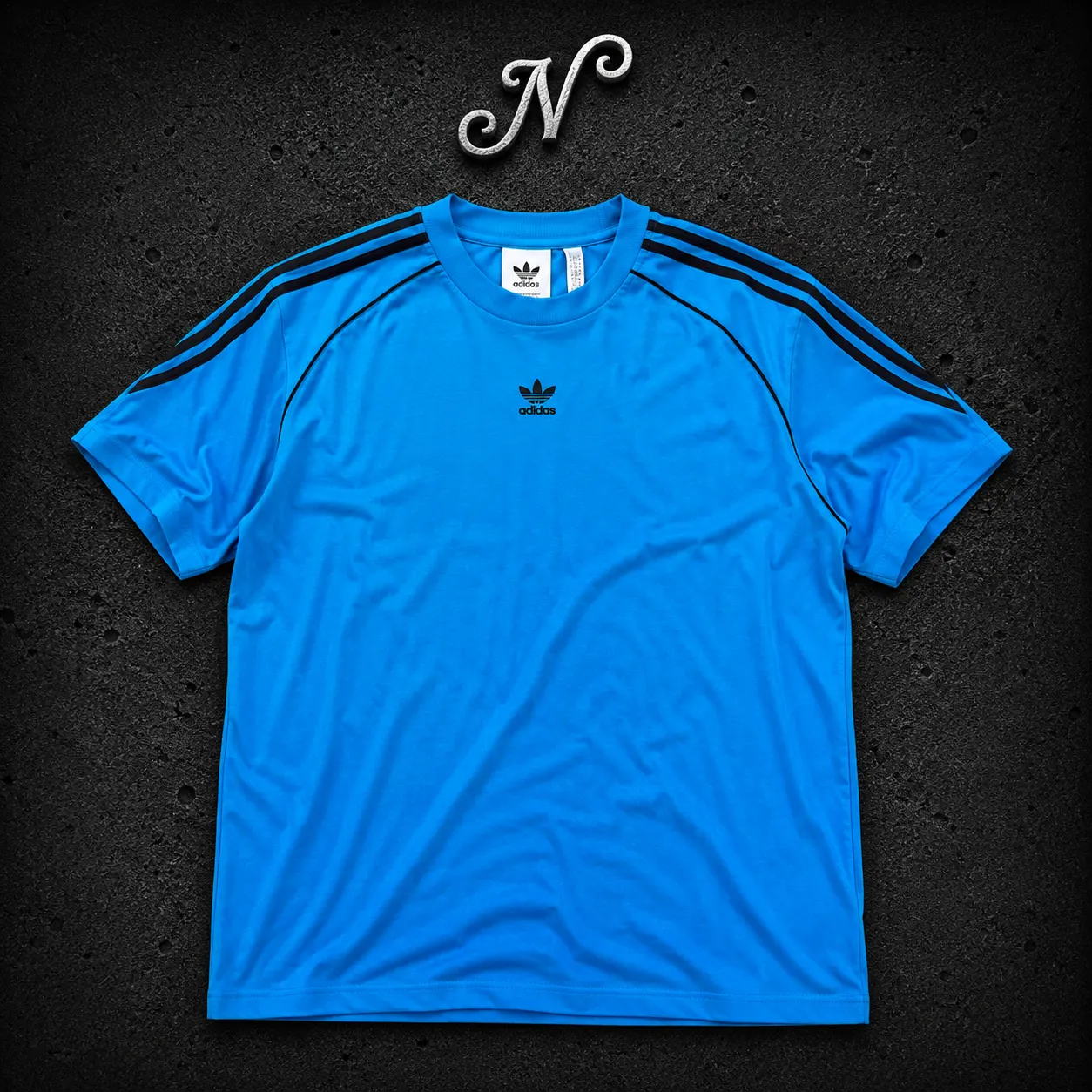 Adidas Originals Premium Essentials 3 Stripes — remera streetwear original, vista frontal
