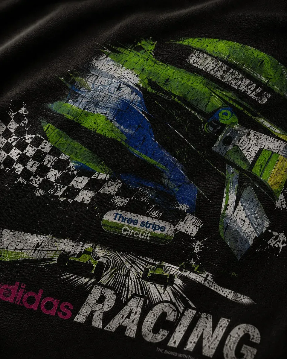 Adidas Racing Helmet — remera streetwear original, detalle