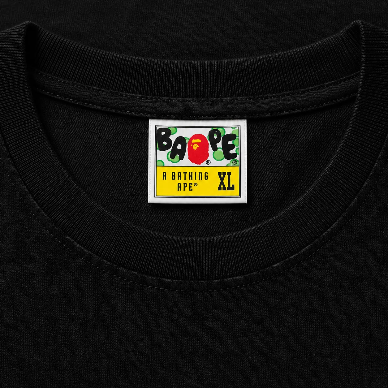 BAPE College Tee Black — remera streetwear original, vista trasera