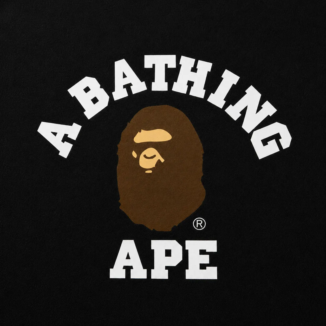 BAPE College Tee Black — remera streetwear original, detalle