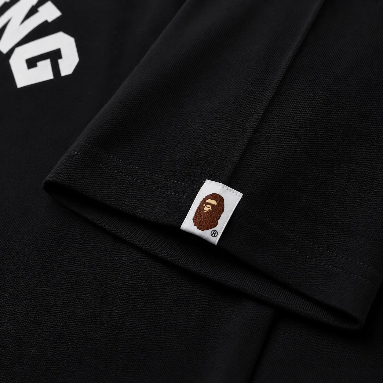 BAPE College Tee Black — remera streetwear original, vista lateral