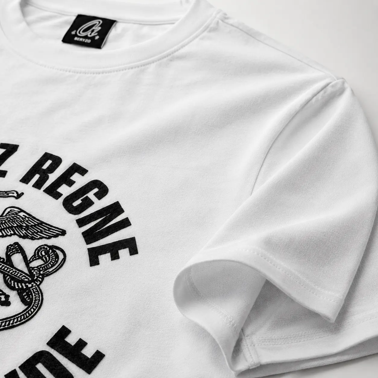 Corteiz Regne Sur Le Monde Tee White — remera streetwear original, vista lateral
