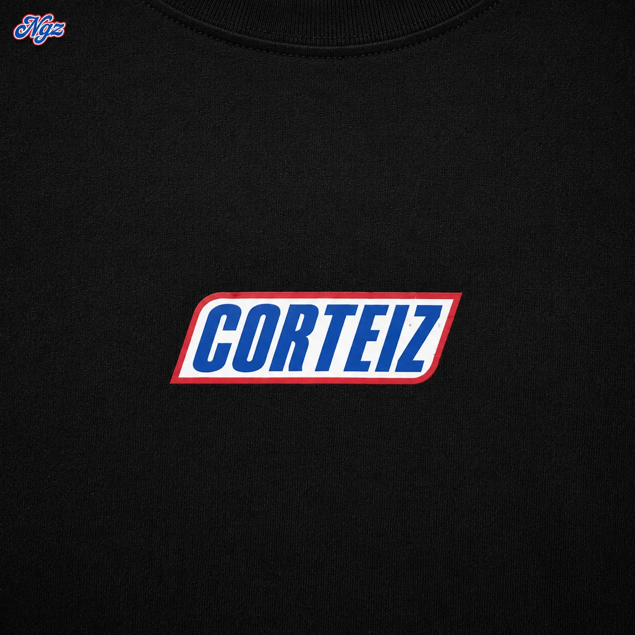Corteiz Snickers Tee Black — remera streetwear original, detalle