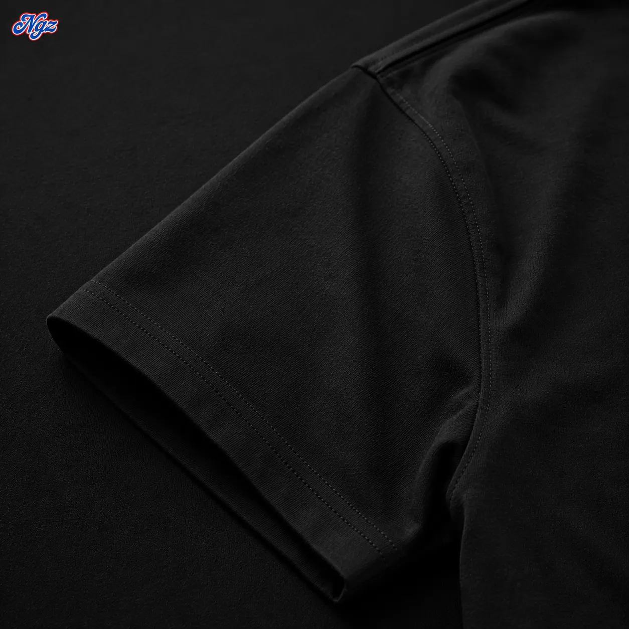 Corteiz Snickers Tee Black — remera streetwear original, vista lateral