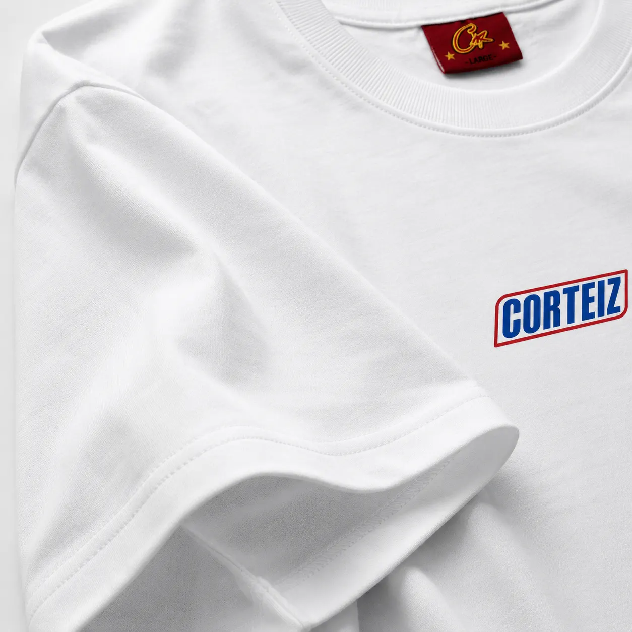Corteiz Snickers Tee White — remera streetwear original, detalle
