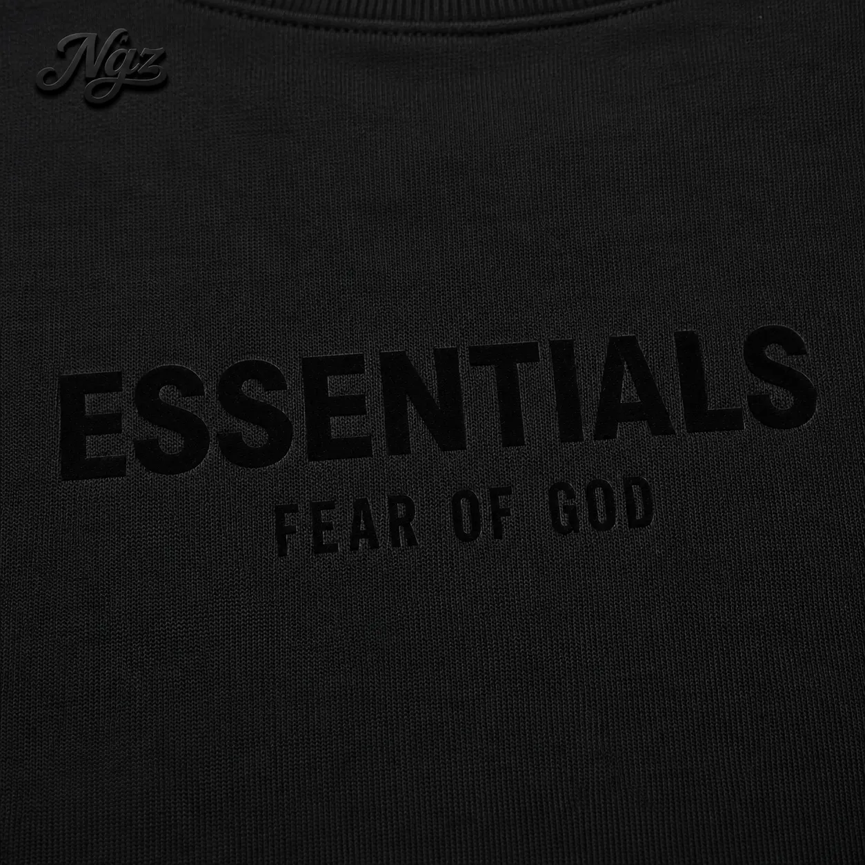 Essentials Tee SS25 — remera streetwear original, vista lateral