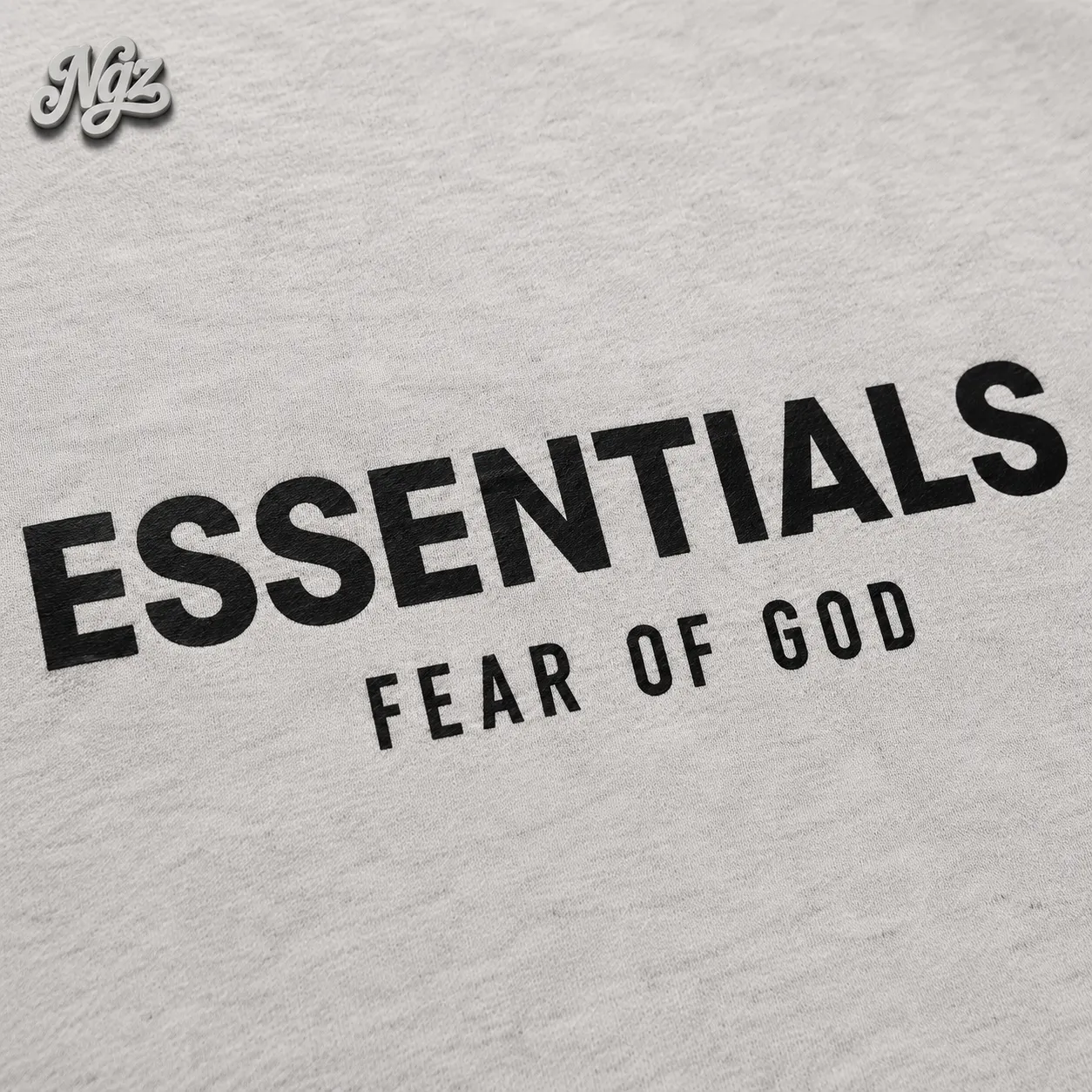 Fear of God Essentials Short Sleeve Tee — remera streetwear original, detalle