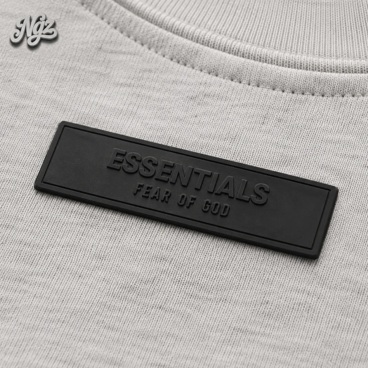 Fear of God Essentials Short Sleeve Tee — remera streetwear original, vista lateral
