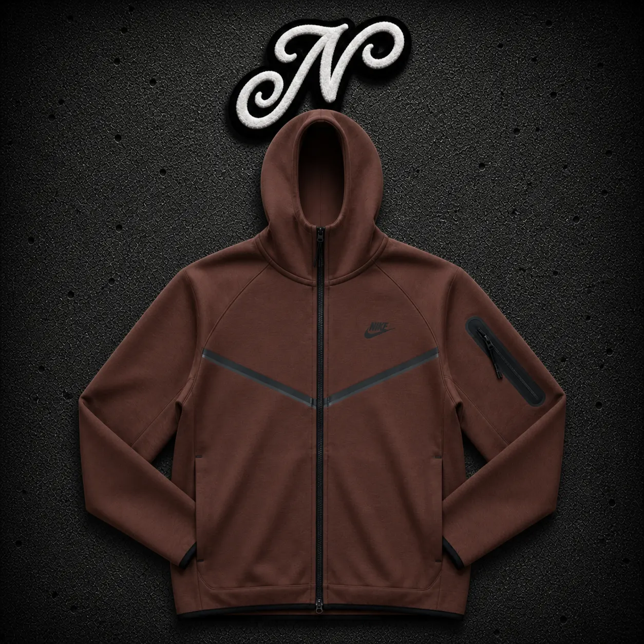 Hoodie Nike Tech Brown — buzo streetwear original, vista frontal