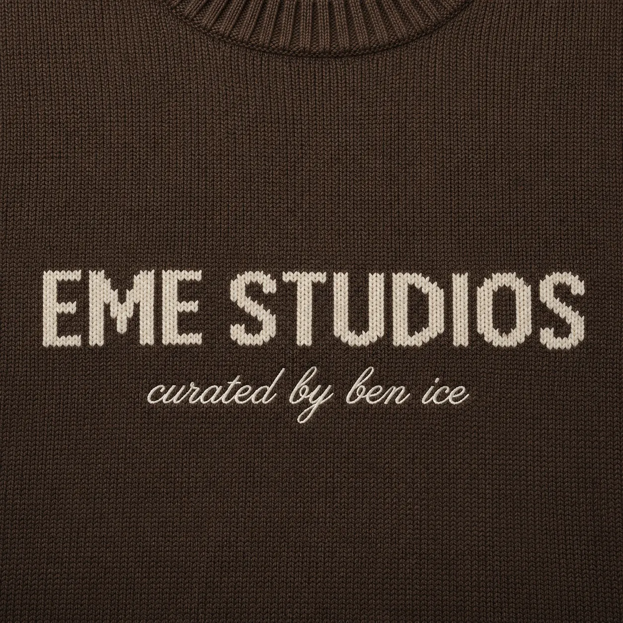 Master Fawn Knit Sweater EME Studios — buzo streetwear original, detalle