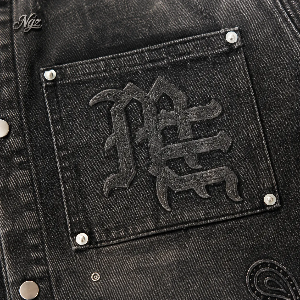 Mixed Emotions Paisley Denim Grey Shirt — remera streetwear original, detalle