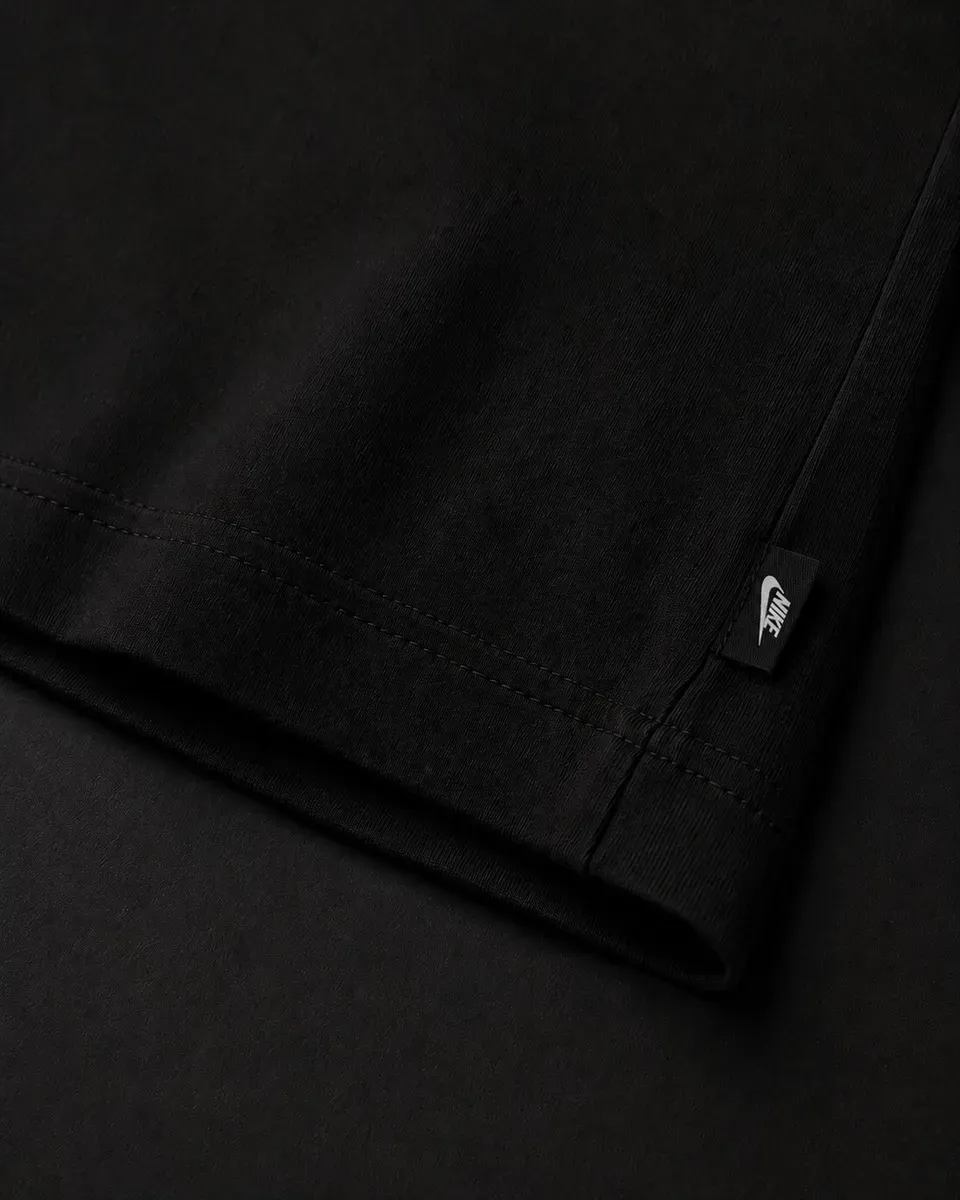 Nike Essentials — remera streetwear original, detalle
