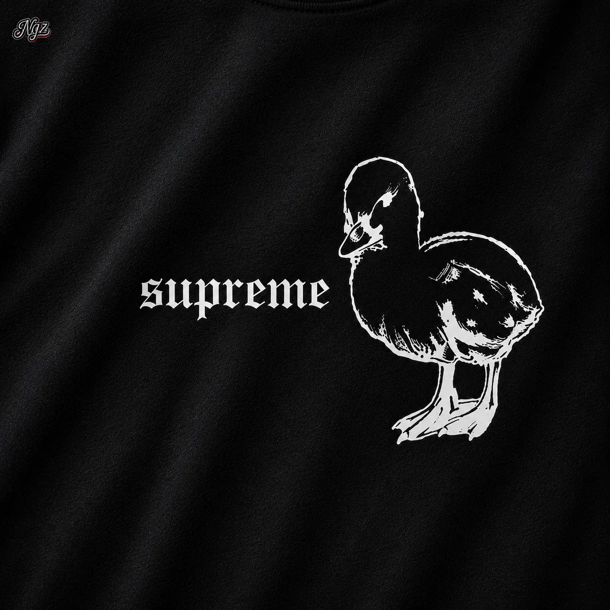 Supreme Duck Tee 'Black' — remera streetwear original, detalle