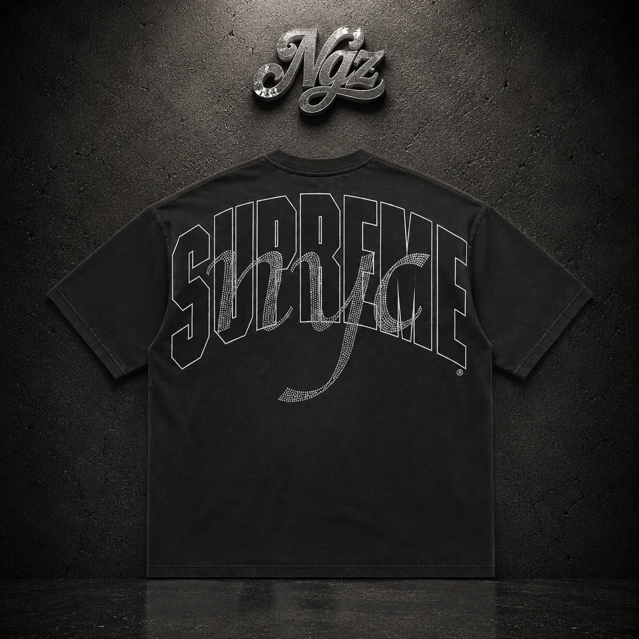 Supreme Rhinestone Script Black — remera streetwear original, vista frontal