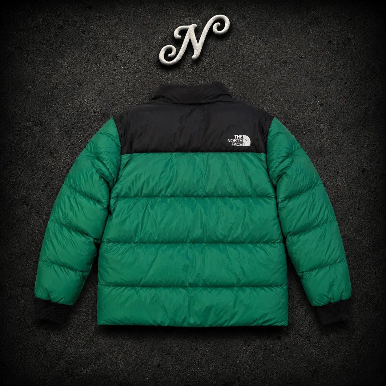 The North Face 1996 Retro Nuptse Jacket — campera streetwear original, vista trasera