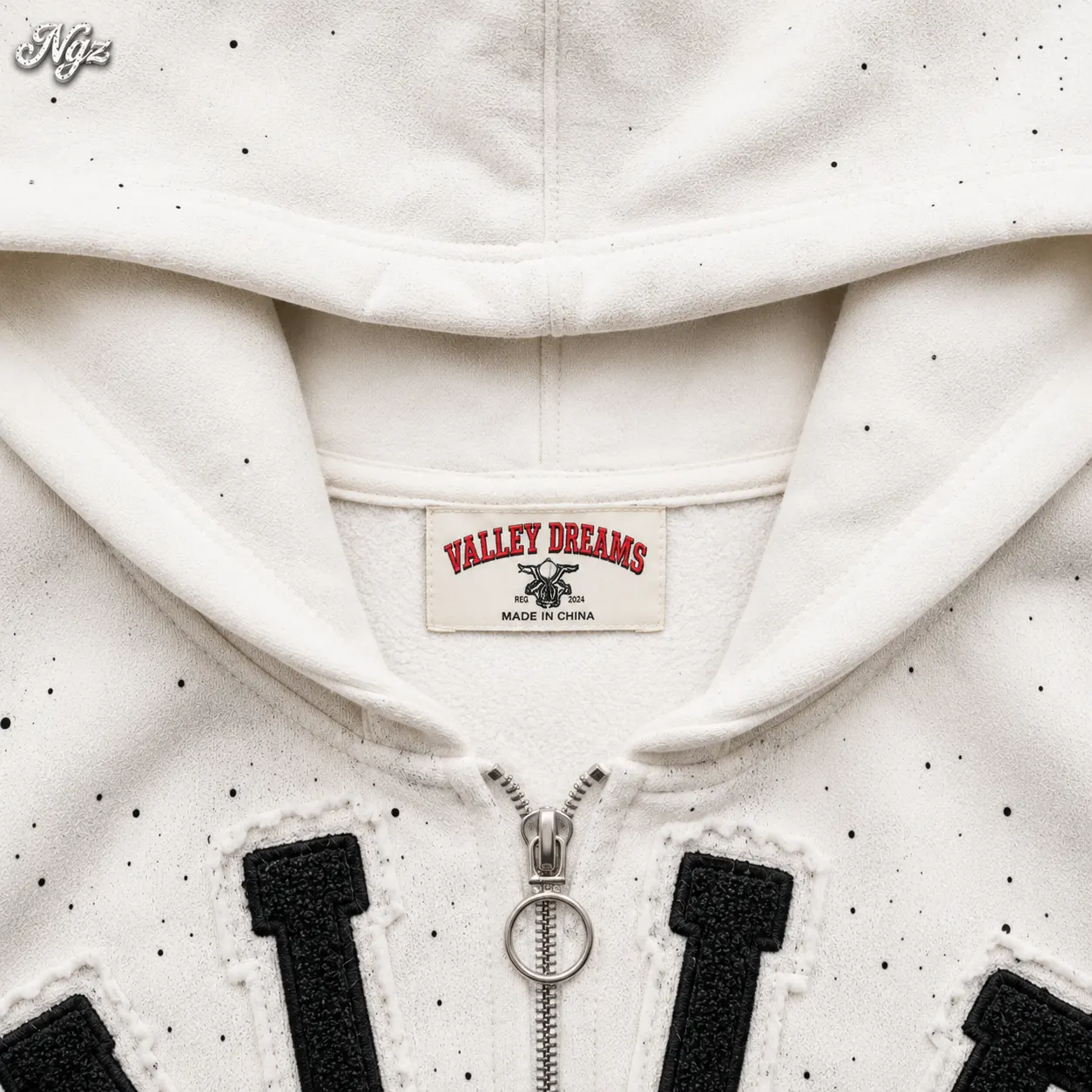Vale Forever "Classico" White Valley — buzo streetwear original, vista trasera